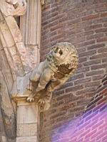 Albi, Cathedrale Ste Cecile, Entree a baldaquin, Statue de lion